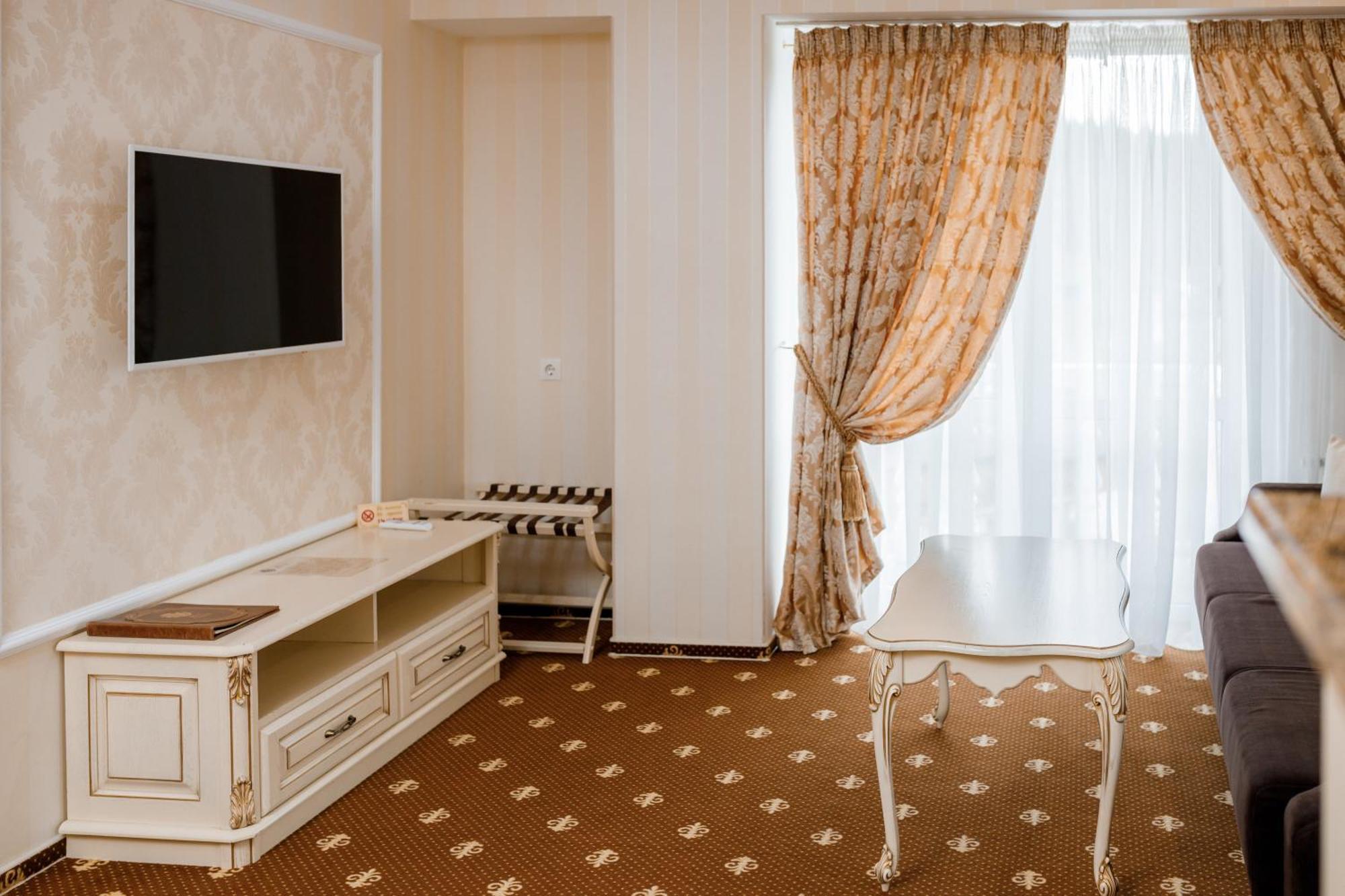 Chevalier Hotel & Spa บูโคเวล ภายนอก รูปภาพ