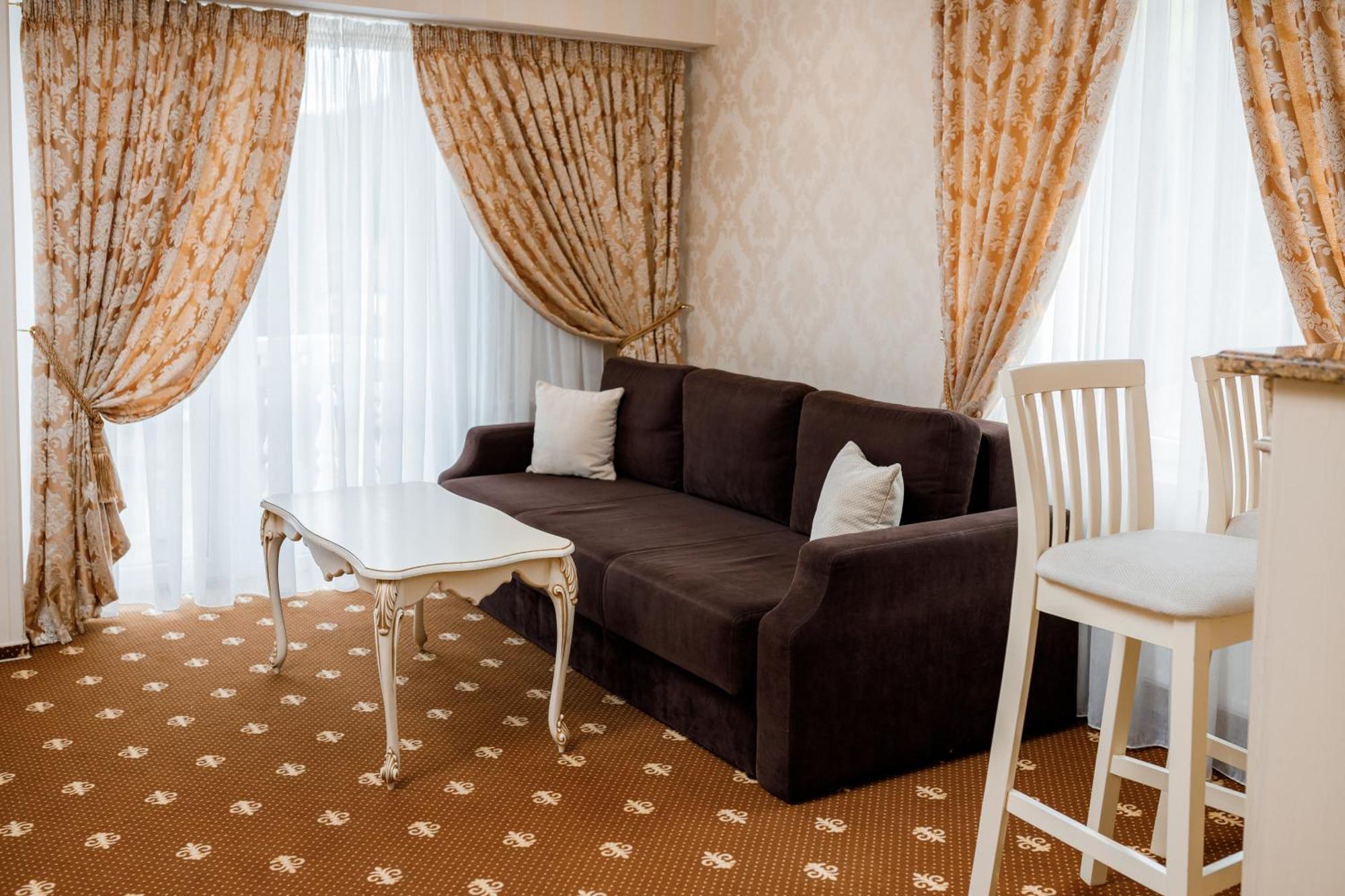 Chevalier Hotel & Spa บูโคเวล ภายนอก รูปภาพ